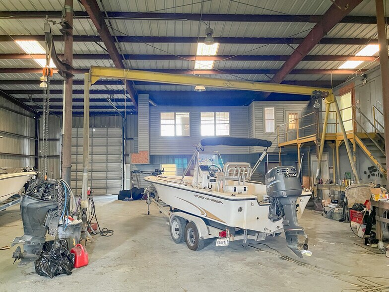 More Photos Of 3703 S Lewis St, New Iberia Warehouse For Sale