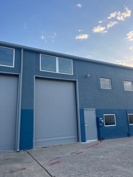 More Photos Of 121 Sykes Ave, Virginia Beach Warehouse For Lease