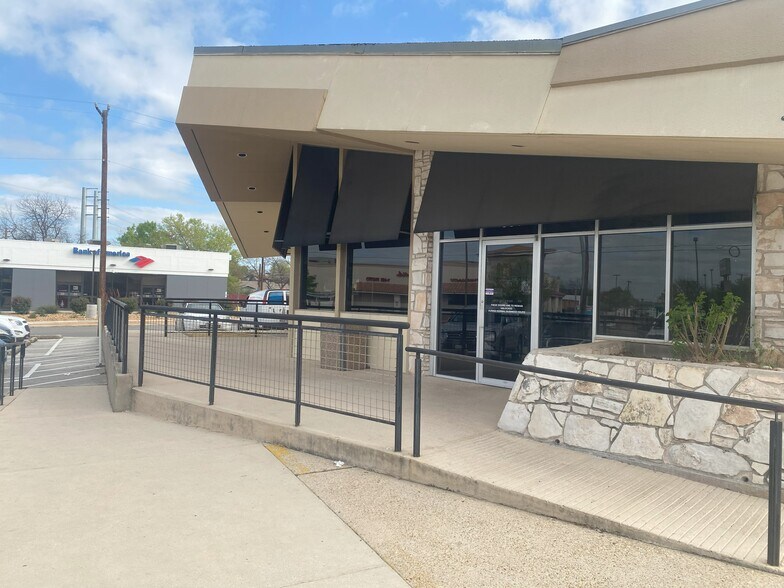 More Photos Of 3400 San Pedro, San Antonio Freestanding For Lease