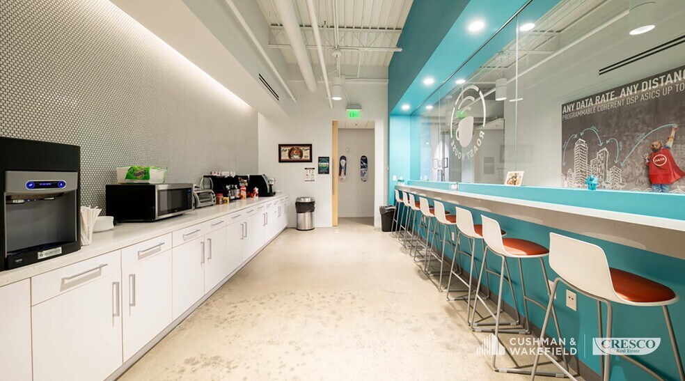 More Photos Of 5990 W Creek Rd, Independence Office Residential For Lease