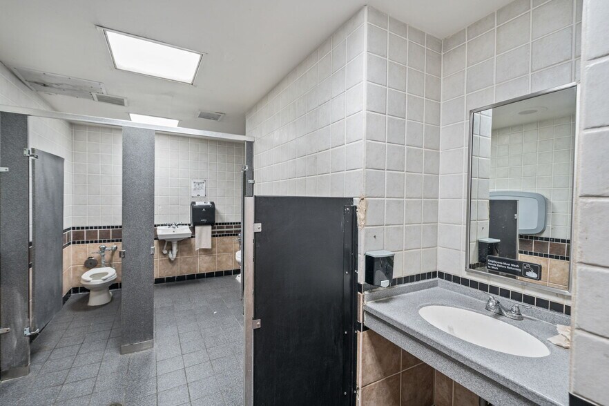 More Photos Of 10071 Hutchison Blvd, Panama City Beach Freestanding For Lease