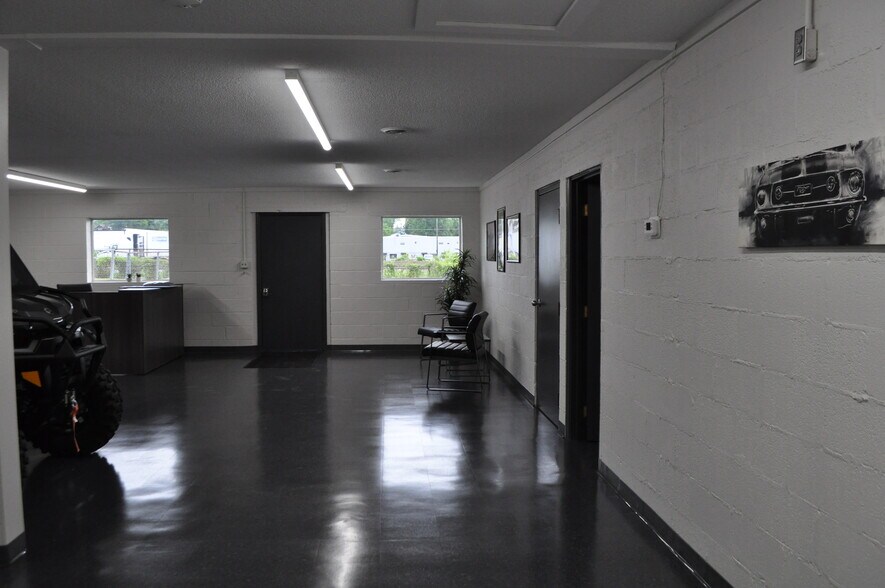 More Photos Of 4701 Hubbs Ln, Knoxville Office For Sale