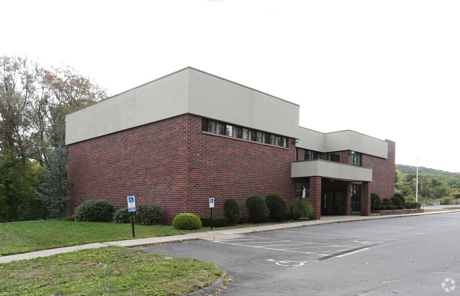More Photos Of 1295 E Main St, Meriden Bank For Lease