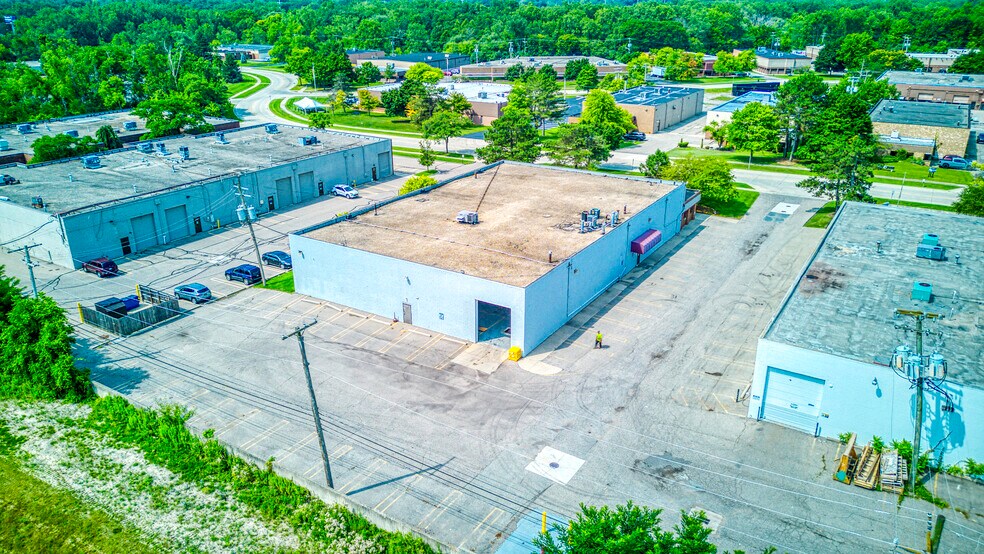More Photos Of 21238 Bridge St, Southfield Warehouse For Lease