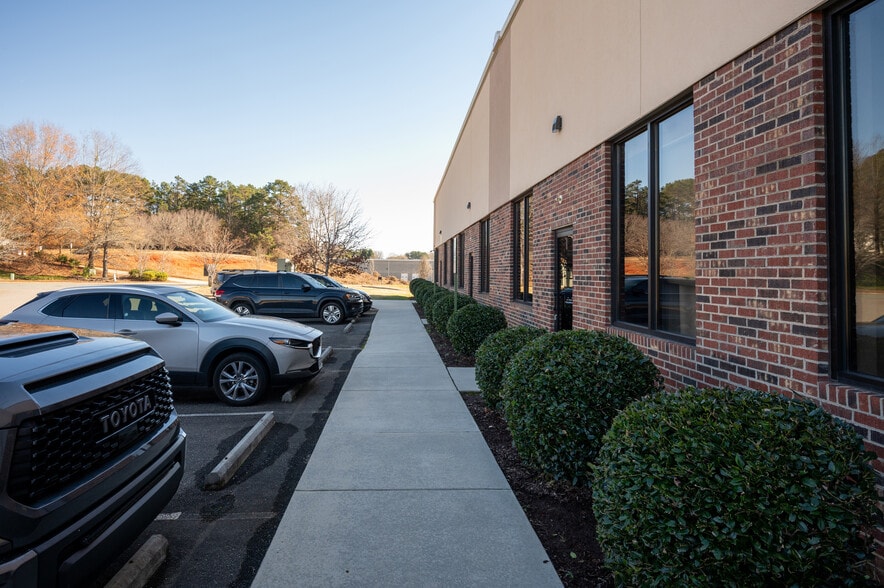 More Photos Of 129 Oakpark Dr, Mooresville Light Manufacturing For Lease
