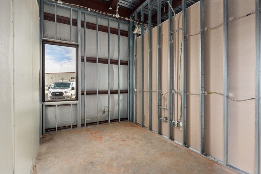 More Photos Of 700 Rod Sullivan Rd, Sanford Airplane Hangar For Lease