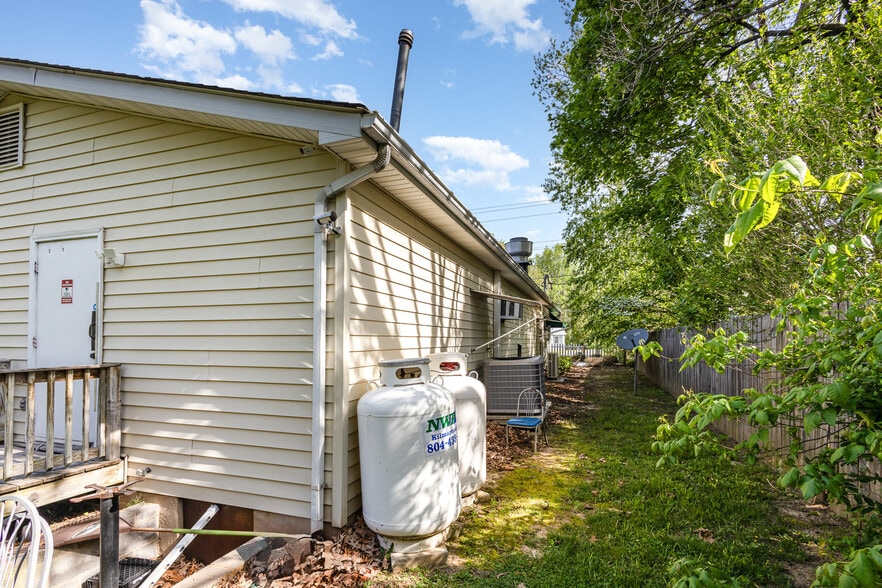More Photos Of 15220 Kings Hwy, Montross Restaurant For Sale