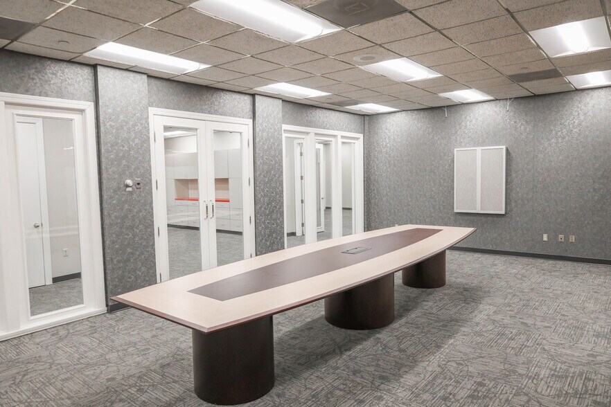 More Photos Of 2001 1st Ave N, Fargo Warehouse For Lease