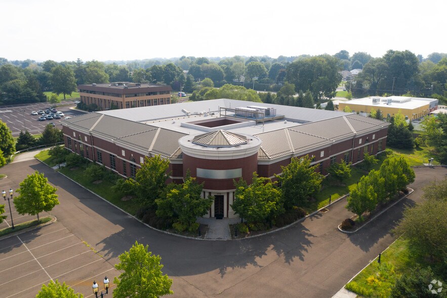 More Photos Of 5 Apollo Rd, Plymouth Meeting Research And Development For Lease