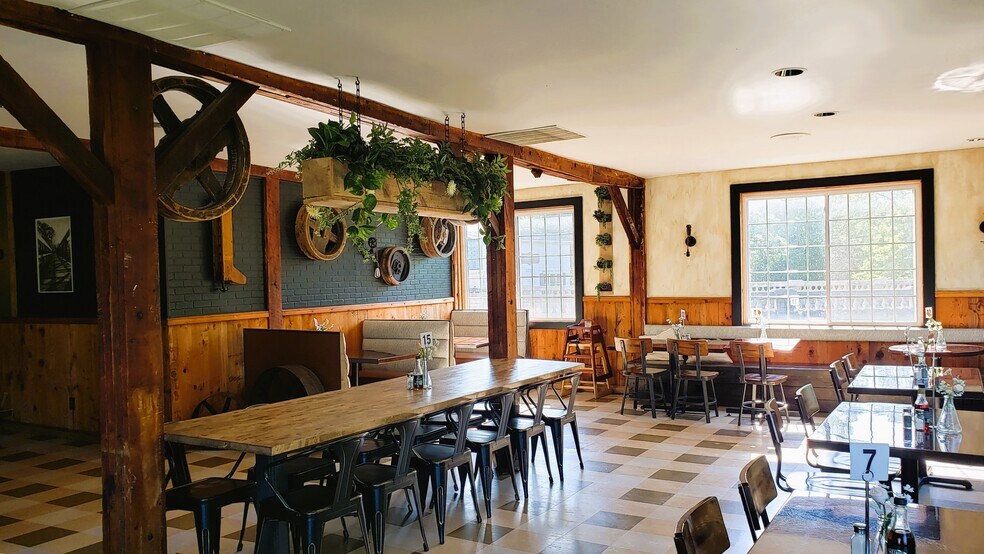 More Photos Of 8148 Main St, Garrettsville General Retail For Sale