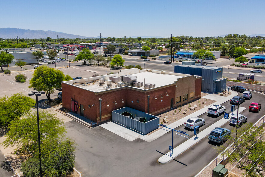 Primary Photo Of 4625 E Grant Rd, Tucson Restaurant For Lease