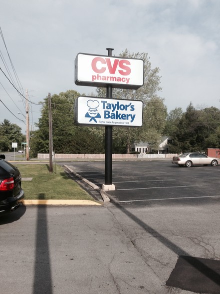 More Photos Of 4209-4213 E 62nd St, Indianapolis Storefront For Sale