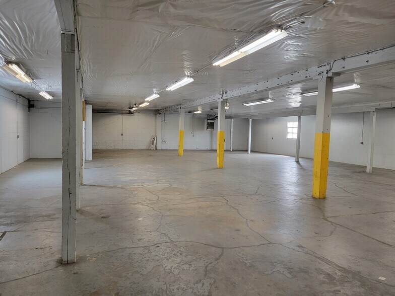 More Photos Of 825 North Point Rd, Rosedale Warehouse For Lease