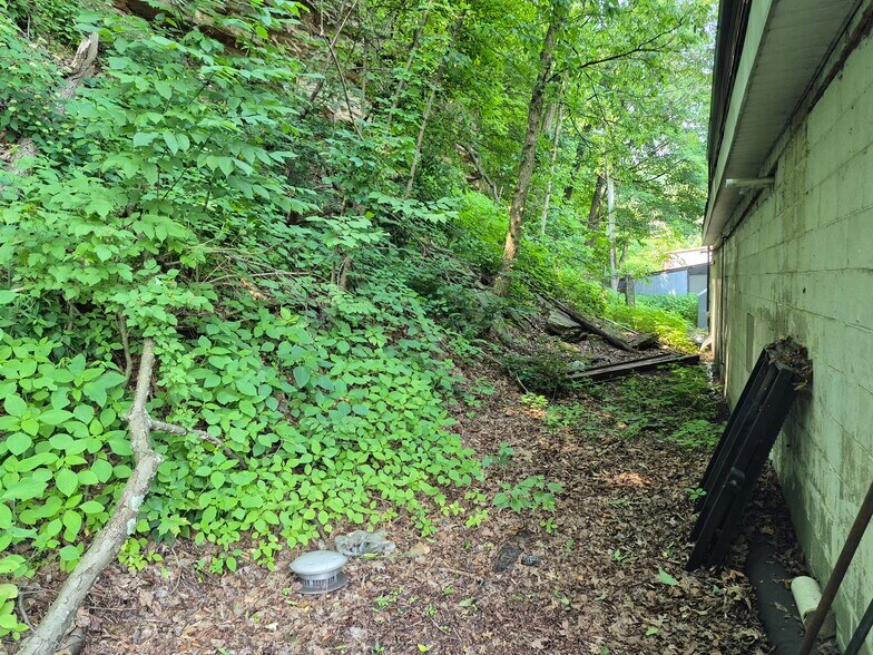 More Photos Of 2702 Saw Mill Run Blvd, Pittsburgh Auto Repair For Sale