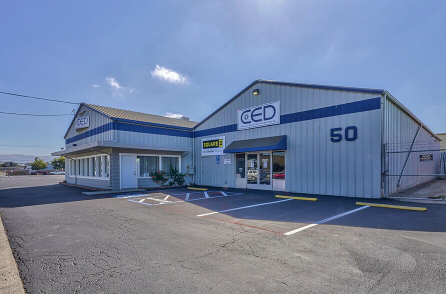 More Photos Of 50 Chamberlain St, Salinas Warehouse For Sale