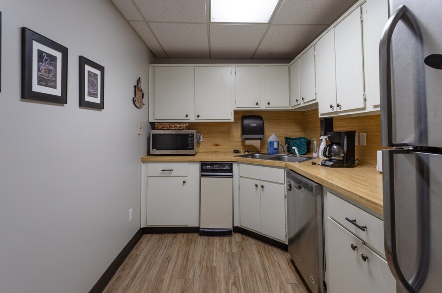 More Photos Of 2024 Arkansas Valley Dr, Little Rock Office For Sale