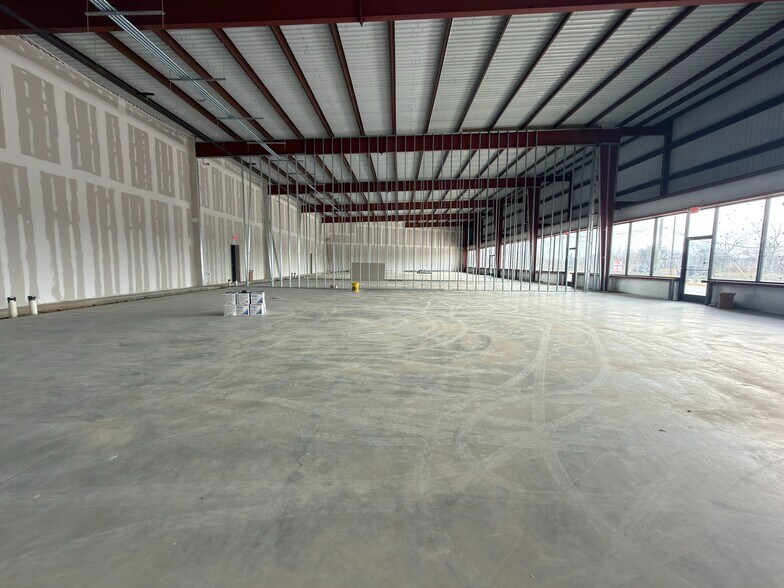 More Photos Of 14211 Hiram Clarke Rd, Houston Storefront For Lease