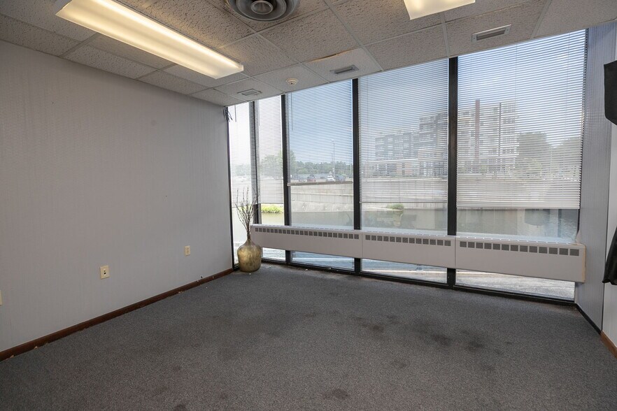 More Photos Of 307 E Center St, Rochester Office For Sale