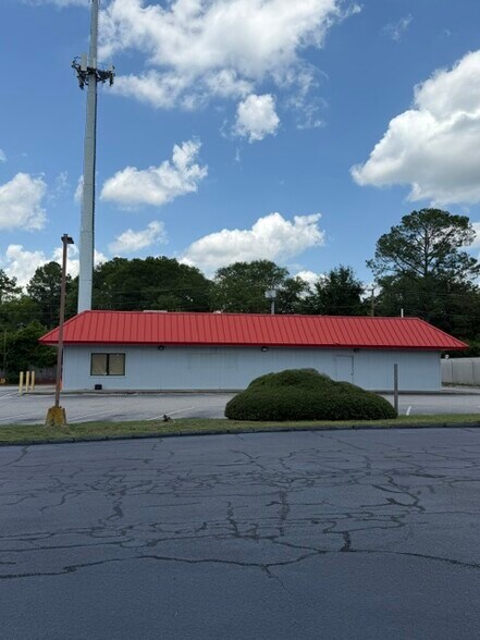 More Photos Of 2820 Ramsey St, Fayetteville Freestanding For Sale