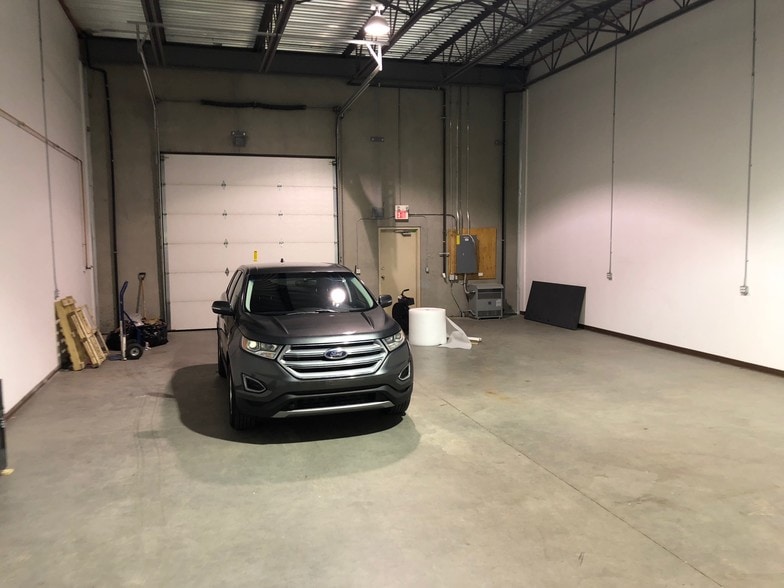 More Photos Of 11651 40th St SE, Calgary Warehouse For Lease