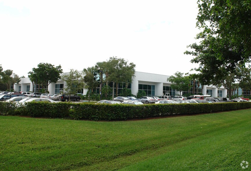 Primary Photo Of 10300-10370 USA Today Way, Miramar Research And Development For Lease