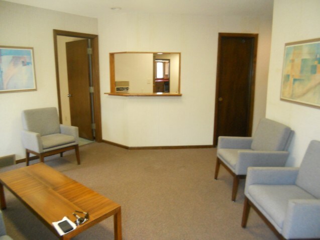More Photos Of 601 4th St, Platte City Office For Sale