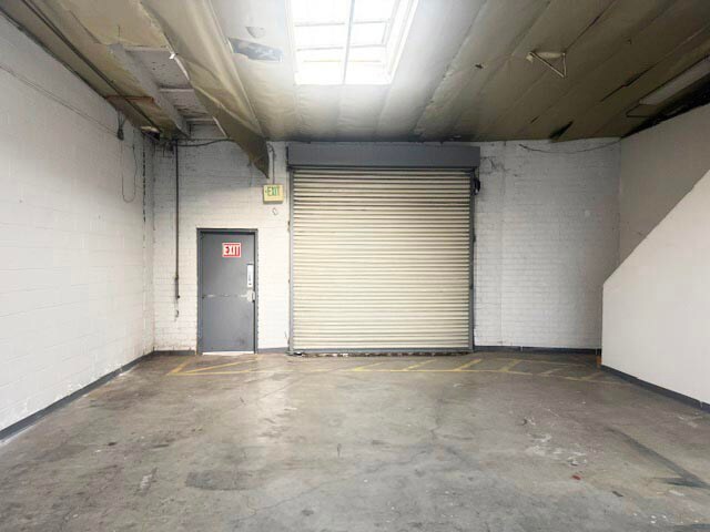 More Photos Of 1321 W 12th St, Los Angeles Light Manufacturing For Lease