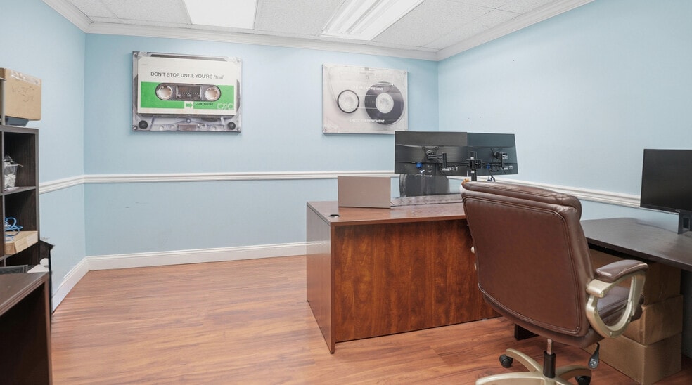 More Photos Of 18 Unqua Rd, Massapequa Loft Creative Space For Sale