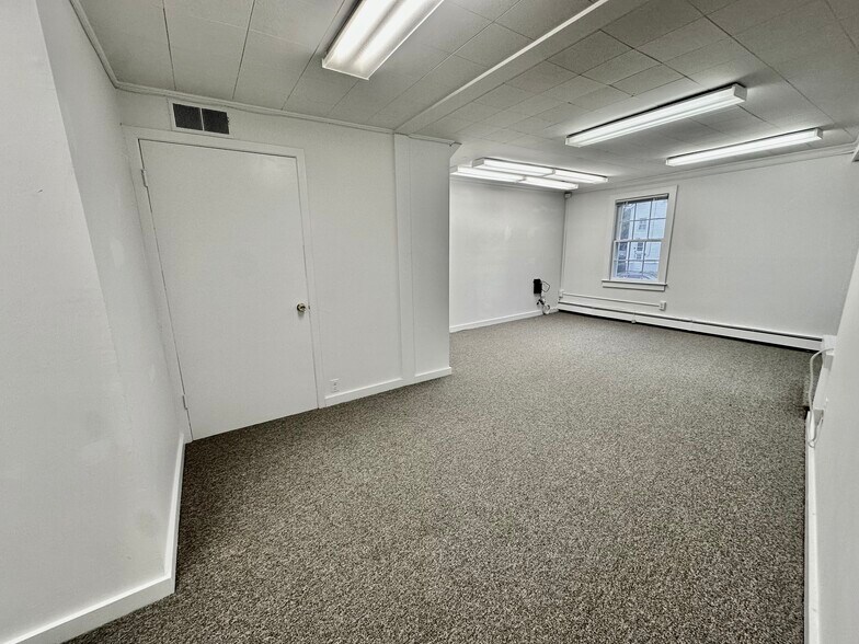 More Photos Of 115 Mason St, Greenwich Freestanding For Lease