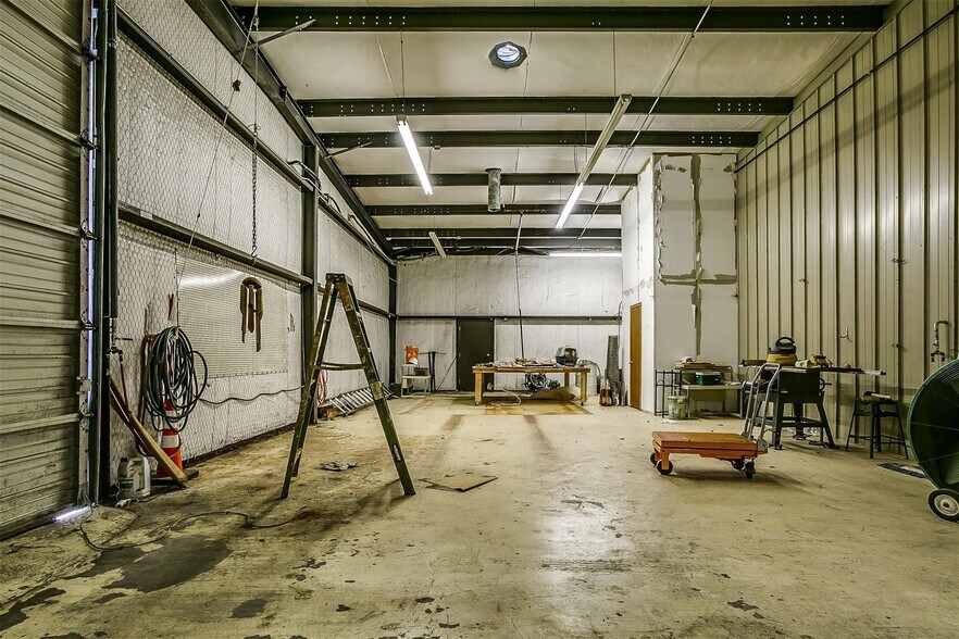 More Photos Of 117 W Rock Island Ave, Boyd Light Manufacturing For Lease