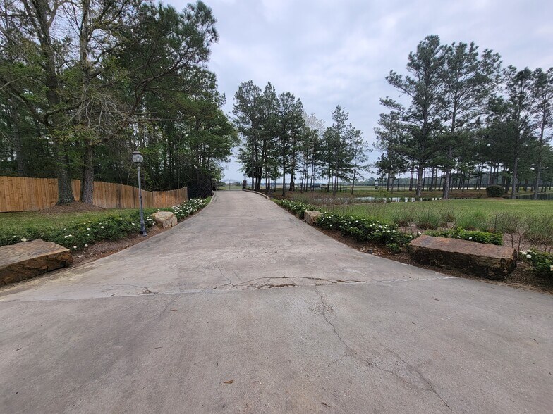 More Photos Of 23122 Valley Ranch Pky, Porter Coworking Space