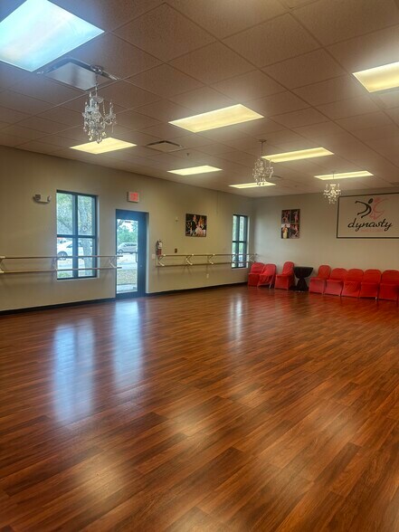 More Photos Of 7313 International Pl, Sarasota Office For Lease