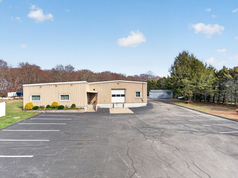More Photos Of 300 Taugwonk Rd, Stonington Warehouse For Lease