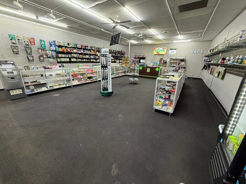 More Photos Of 1089-1097 W Locust St, Wilmington Unknown For Lease