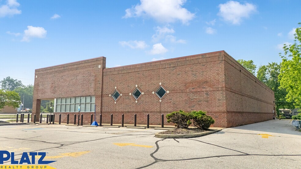 More Photos Of 2840 Youngstown Rd SE, Warren Drugstore For Sale