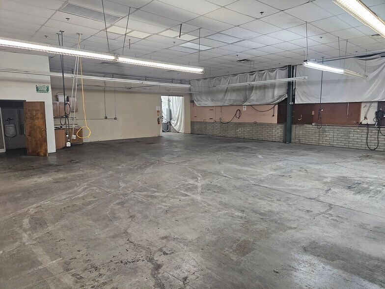 More Photos Of 2908 S Highland Dr, Las Vegas Warehouse For Lease
