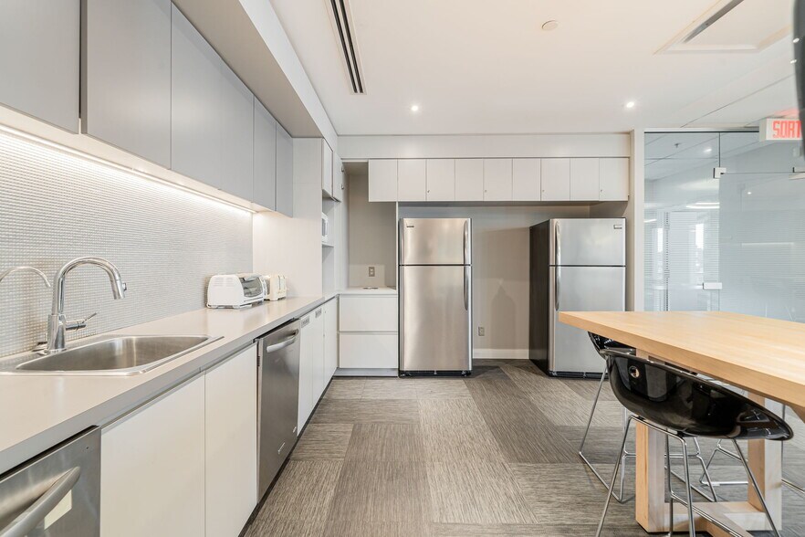 More Photos Of 1100 Boul Crémazie E, Montréal Office For Lease