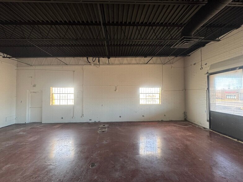 More Photos Of 13425 Snow Rd, Brook Park Freestanding For Lease