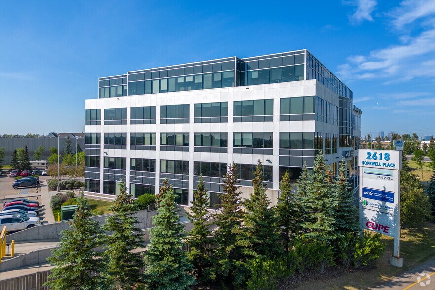 More Photos Of 2618 Hopewell Pl NE, Calgary Office For Lease