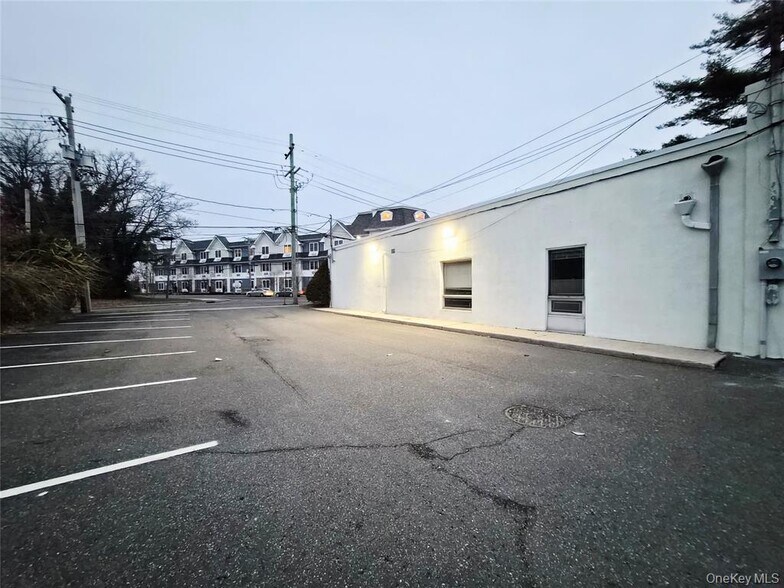 More Photos Of 121 W Oak St, Amityville Office For Sale