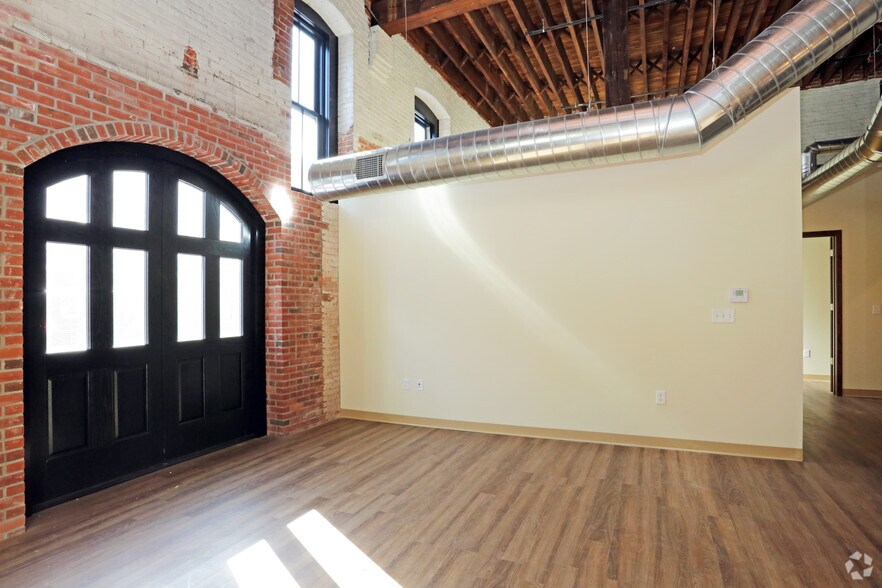 More Photos Of 511 Pershing Ave, Davenport Multifamily For Sale