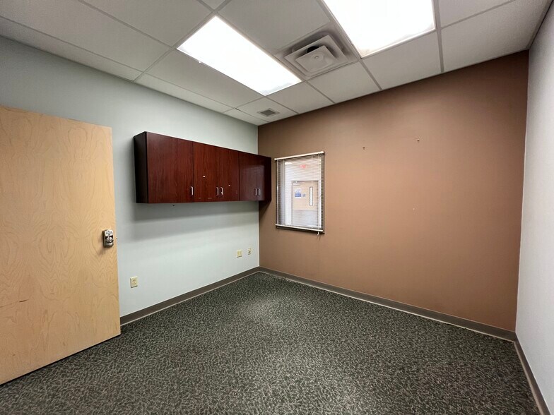 More Photos Of 923 S Broadway, Portland Medical For Sale