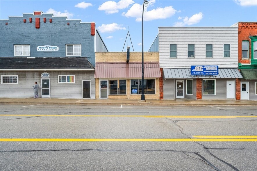 More Photos Of 4084 Huron St, North Branch Restaurant For Sale