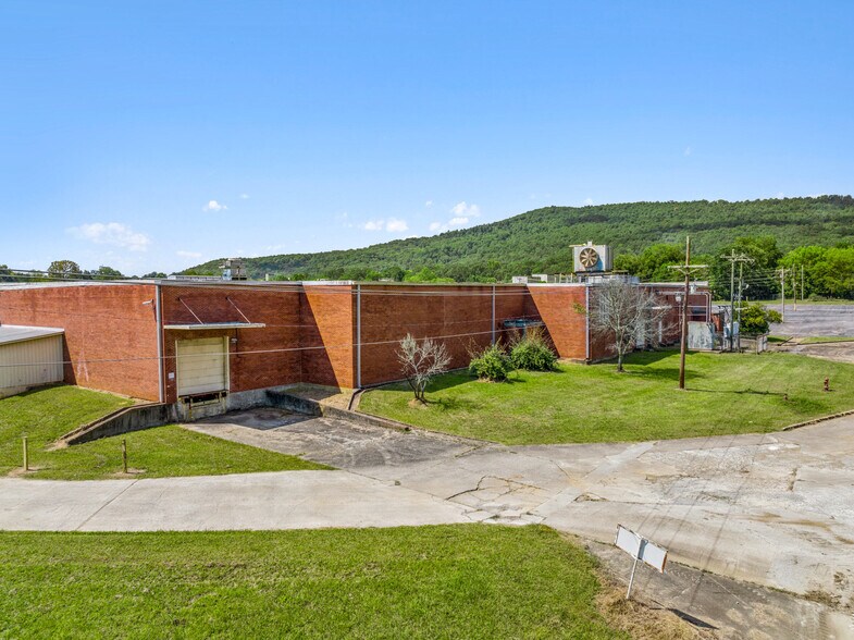 More Photos Of 715 E 2nd St, Stevenson Warehouse For Sale