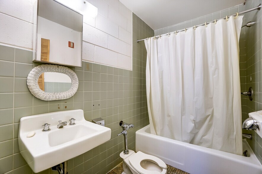 More Photos Of 1106 E High St, Springfield Schools For Sale