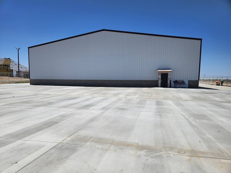 More Photos Of 17454 Adelanto Rd, Adelanto Distribution For Sale