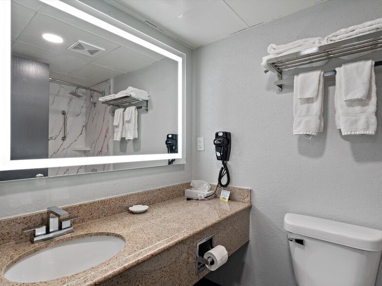 More Photos Of 2105 1st Ave, Rock Falls Hotel For Sale