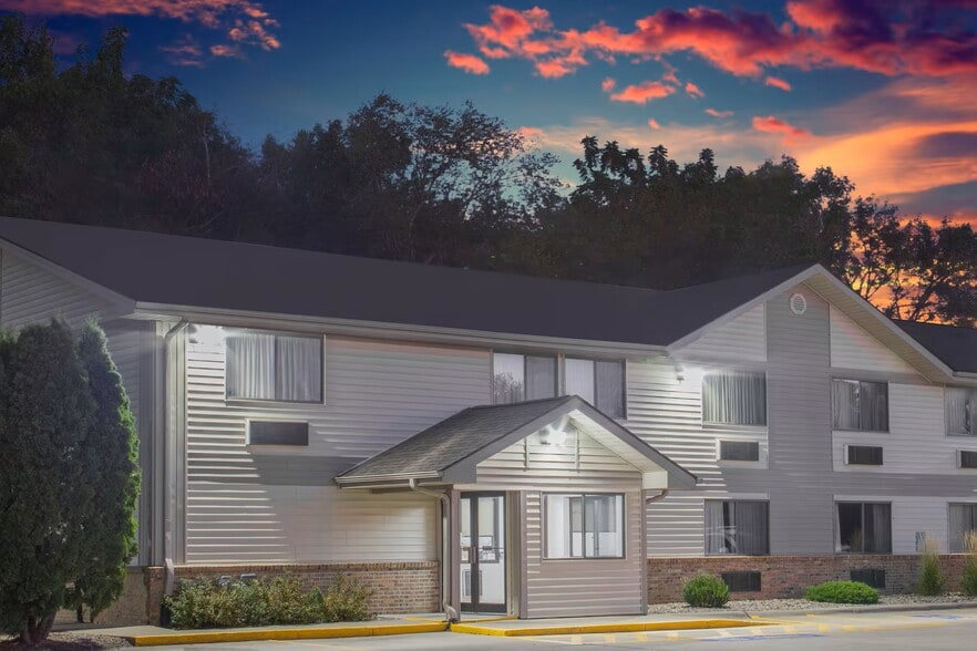 Primary Photo Of 2000 1st St W, Independence Hotel For Sale