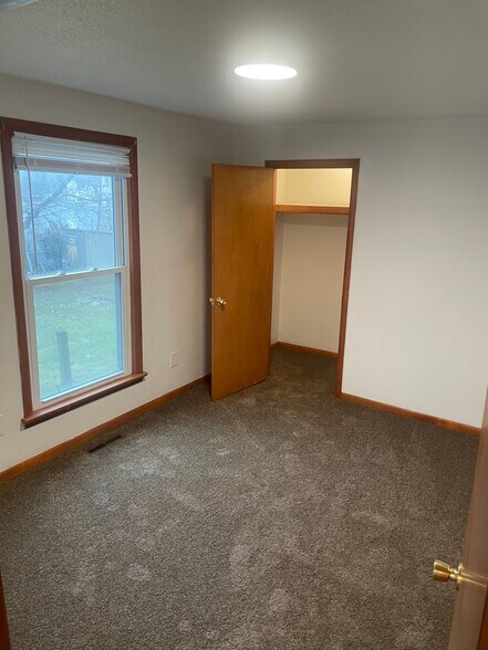 More Photos Of 2820 Collingwood Blvd, Toledo Apartments For Sale