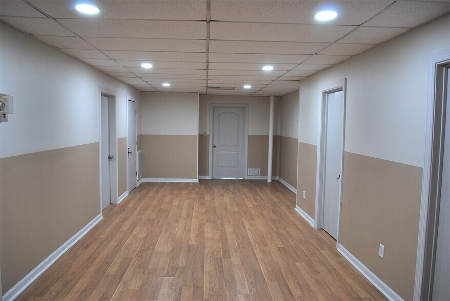More Photos Of 1523 Salisbury Rd, Statesville Showroom For Lease